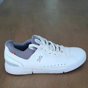 On THE ROGER Advantage - Color: White / Fossil - Size: Women 10